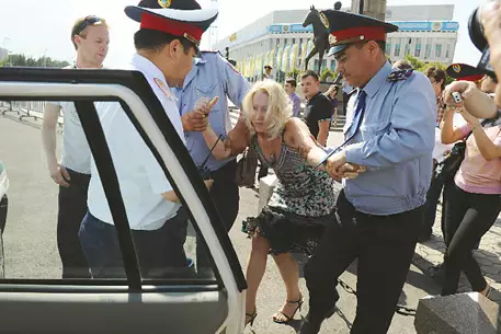 Замредактора газеты "Взгляд" оштрафовали за незаконную акцию протеста