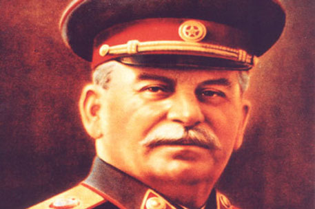 Лужков оскорбил ветеранов портретами Сталина