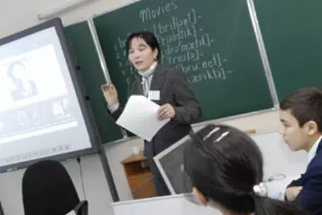 В казахстанских школах введут униформу для учителей