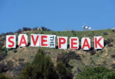 Знаменитой надписи Hollywood грозит демонтаж