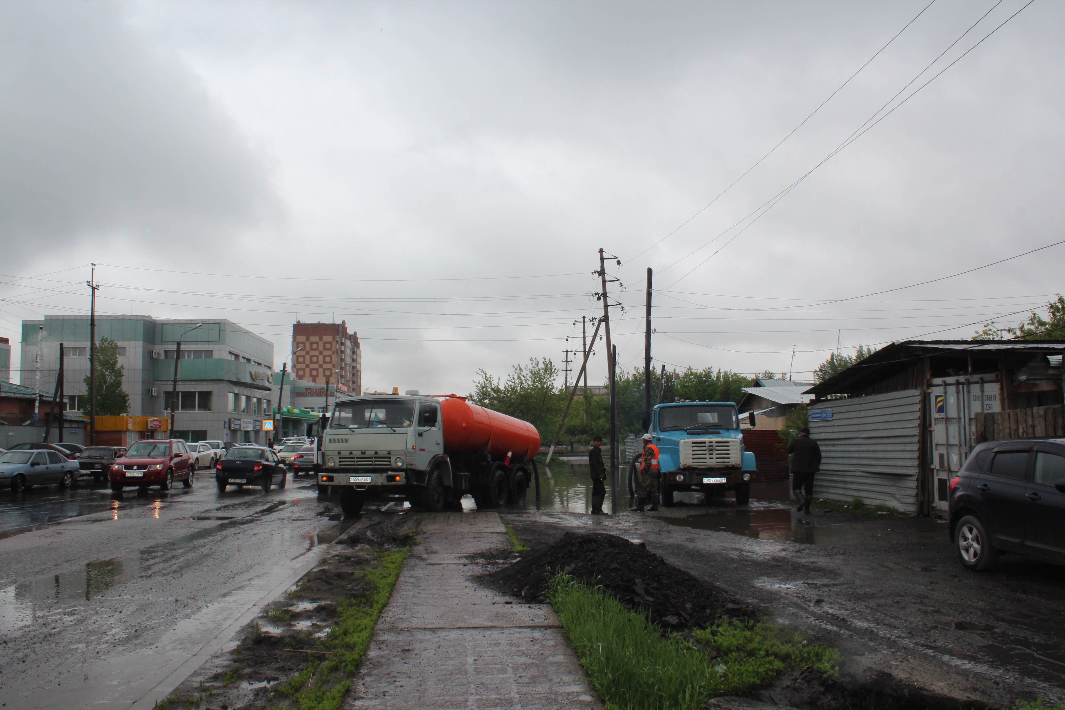 Частный сектор Астаны продолжает оставаться под водой: 20 мая 2015 18:40 -  новости на Tengrinews.kz