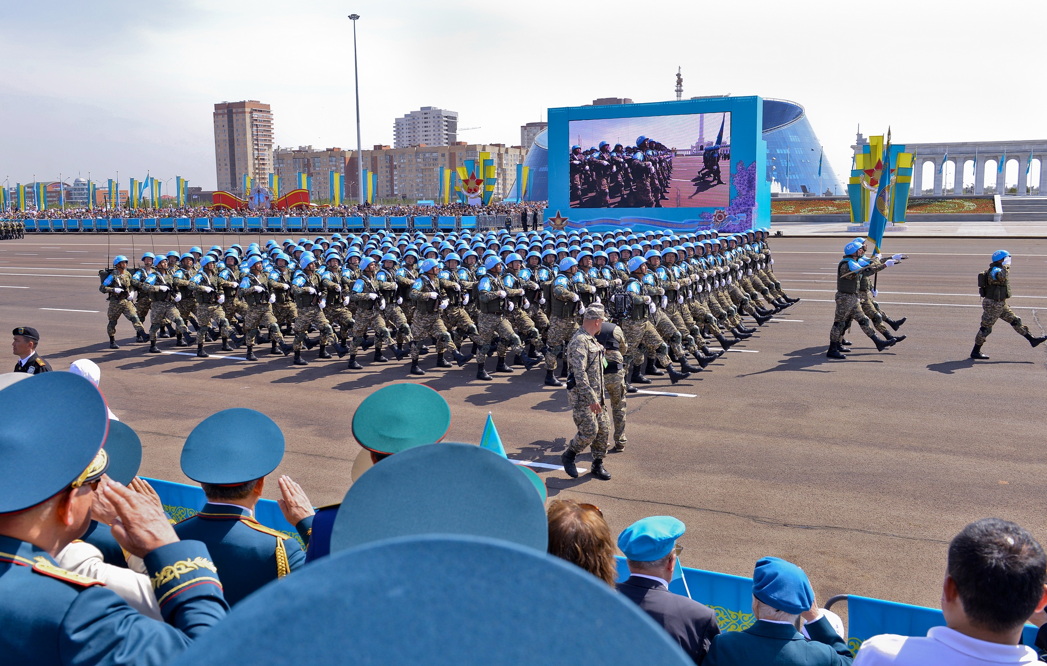 7 мая можно. Назарбаев военный парад. Парад в Казахстане. Военный парад в Казахстане. Парад в Казахстане 9 мая.