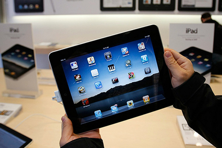 Половина пользователей предпочли е-ридерам планшет iPad