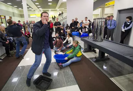 В "Шереметьево" на рейс зарегистрировали в два раза больше пассажиров