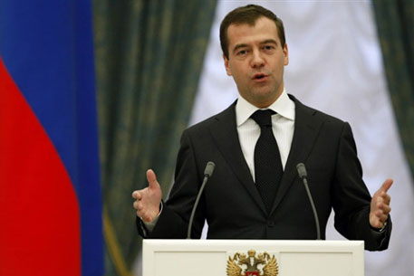 Десятая часть россиян поддержала идею Медведева о часовых поясах