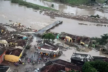 Армия доставила помощь в пострадавшие от наводнения штаты Бразилии