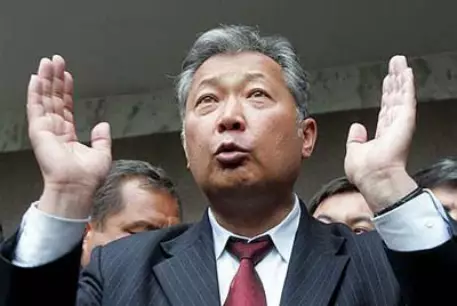 Курманбек Бакиев подал в отставку с поста президента Киргизии