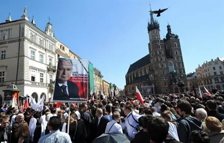 150 тысяч человек пришли проститься с четой Качиньских