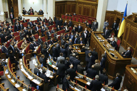 Регионалы предложили ввести на Украине судопроизводство на русском