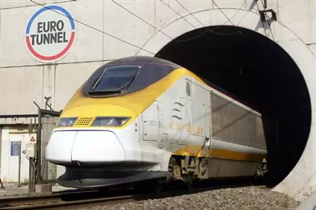 Движение поездов через Ла-Манш приостановили из-за непогоды