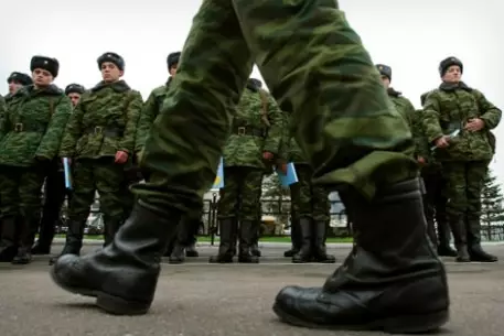 На Сахалине солдаты-срочники спасли двух детей из пожара