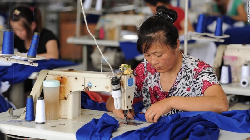 Тенге и рубль обвалили текстильную отрасль Кыргызстана