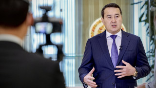 Премьер-министр Казахстана Алихан Смаилов во время интервью Tengrinews.kz