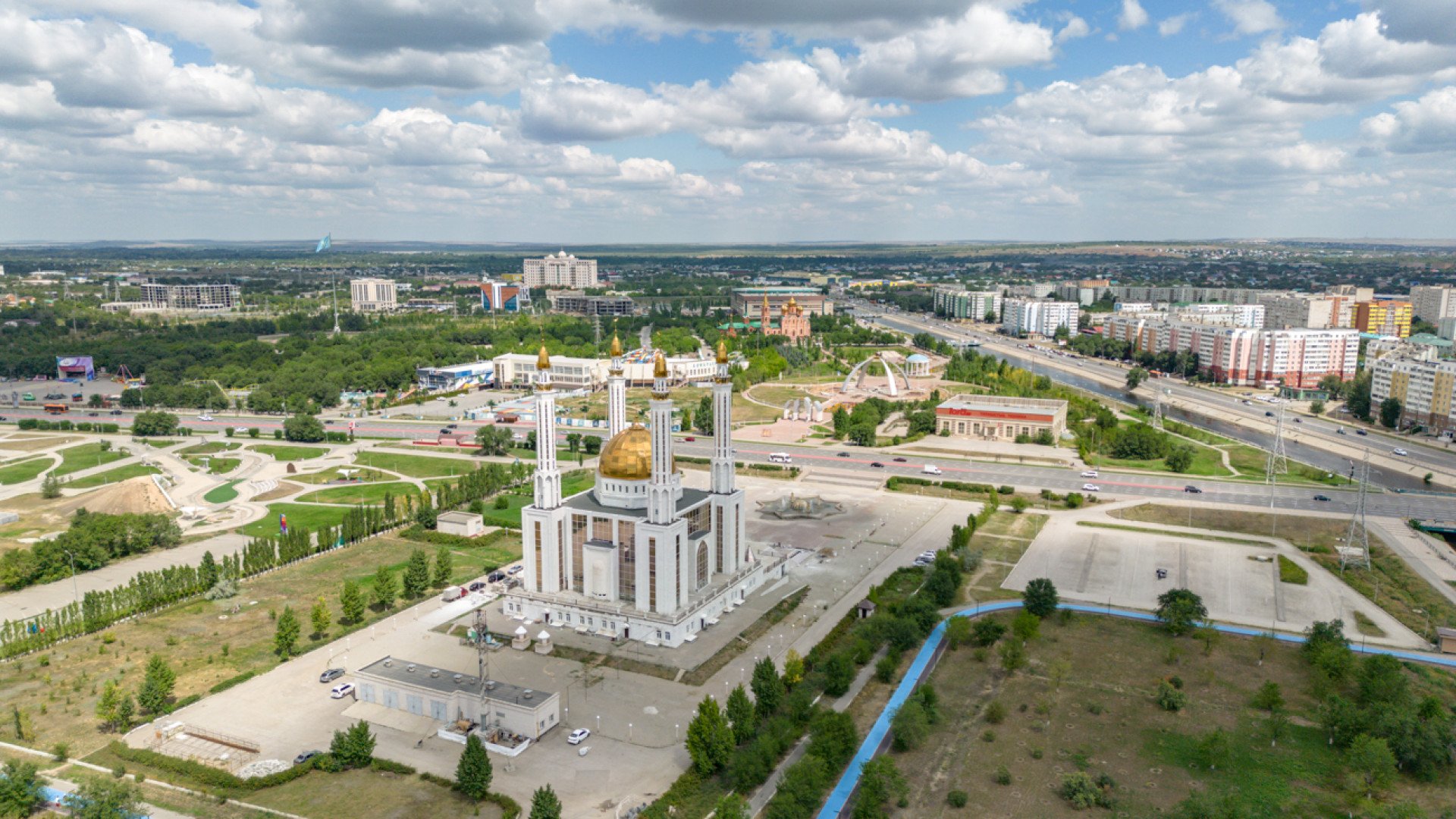 Ошибки при планировании, заброшенные парки и обманутые люди. Что происходит  в Актобе?