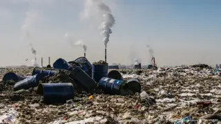 "Цифры нарисованы на бумаге". Что происходит с мусором в Казахстане