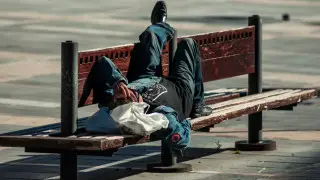 "Перепрыгивают через забор и сбегают": почему количество бездомных не уменьшается в Алматы