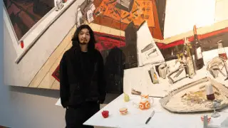 “Мама в меня верила больше, чем я сам“: как казахстанский художник из маленького аула получил мировое признание