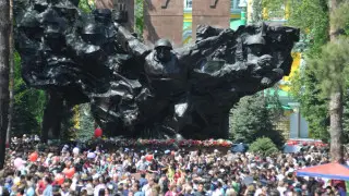 “Люди верили, что войны больше не будет“. Малоизвестные факты о Мемориале Славы в Алматы и его значение