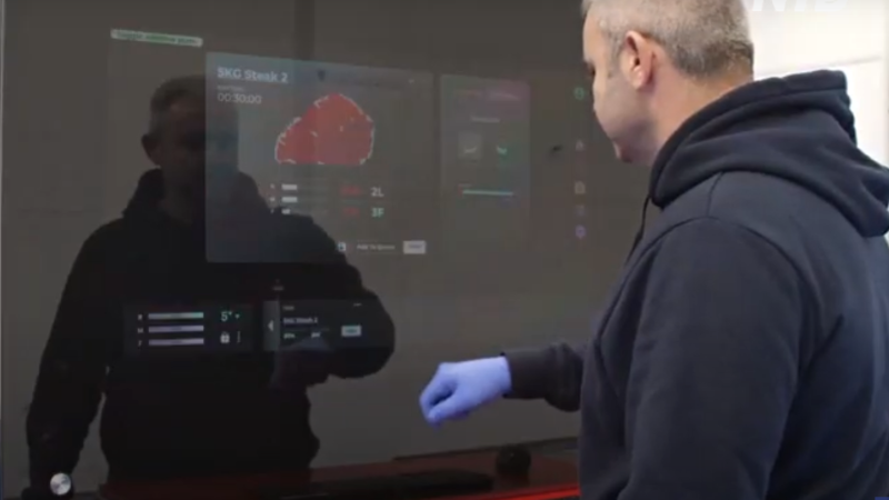 Печать мяса на 3D-принтере в Израиле. Изображение: стоп-кадр из сюжета телеканала NTDRussian