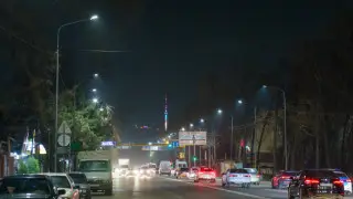 Акимат считает, что теперь алматинцы реже жалуются на освещённость города. Мы проверили, стало ли светлее