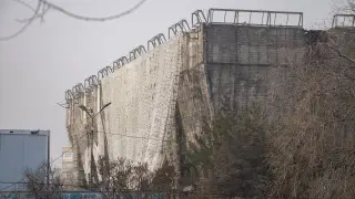 Замороженная реконструкция? Что происходит с театром имени Ауэзова в Алматы