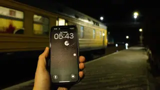 От 20 минут до часа: сколько жители пригорода мёрзнут в ожидании электрички Конаев ― Алматы