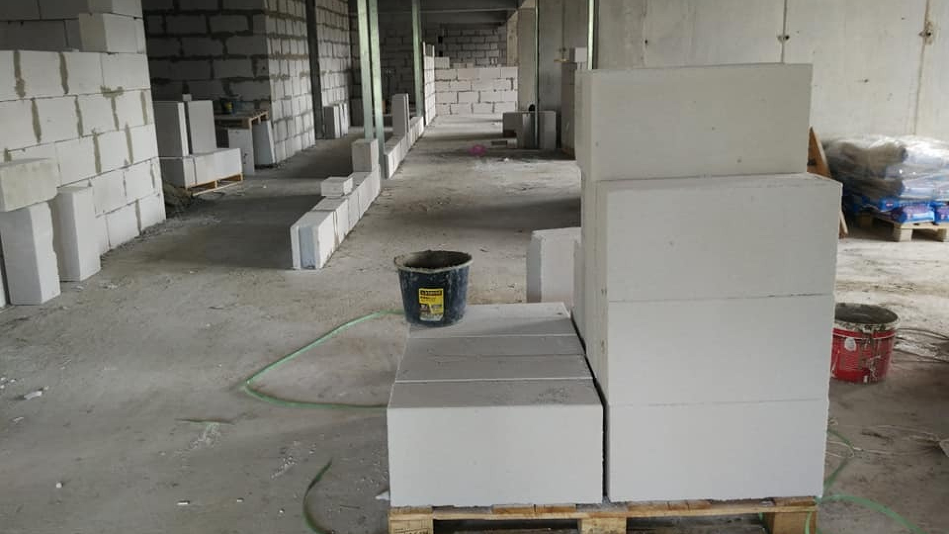 “Левые“ договоры и сумки с наличкой: как застройщики Казахстана пытаются обходить закон о дольщиках