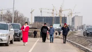 В зоне пятой вредности: жители целого микрорайона Алматы не могут стать полноценными горожанами