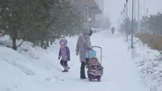 Деньги — детям. Какие пособия и выплаты есть в Казахстане и у соседей