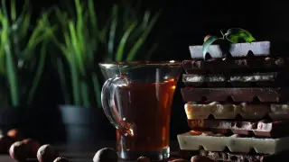 Ғалымдар шоколадпен шай ішудің пайдасын анықтады