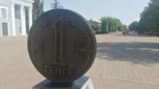 Жоғары базалық мөлшерлеме көпшіліктің мүддесі үшін: сарапшы Қазақстанның экономикасы туралы айтты