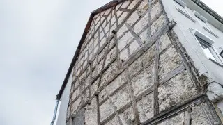 Жаңа үйдің қабырғасы сөгілсе, құрылыс салушы нені жөндеуге міндетті?