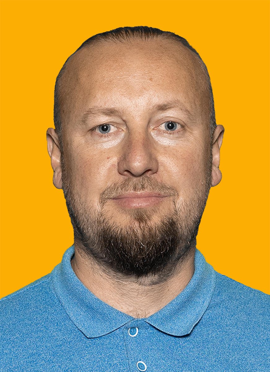 Денис Максимов