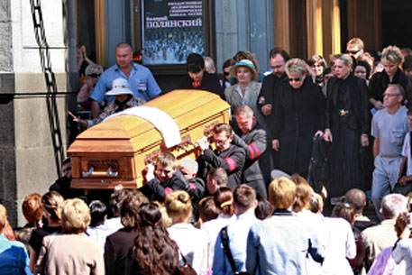 Людмилу Зыкину похоронили на Новодевичьем кладбище