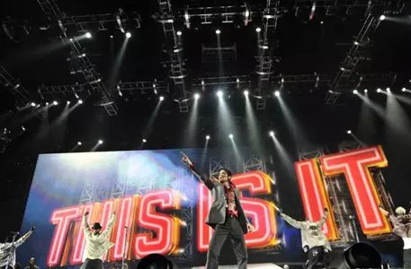 Фильм This Is It заработал 2,2 миллиона долларов за первый день проката