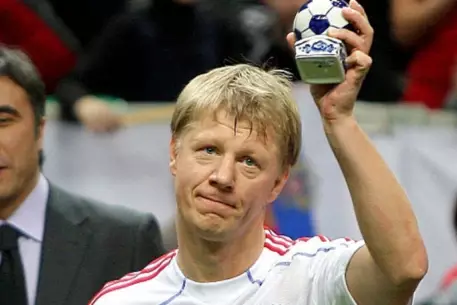 Еременко похоронили с военными почестями на Троекуровском кладбище