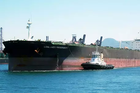 В Китайском порту из-за столкновения судов произошла утечка нефти 