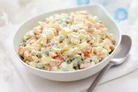 В Павлодаре приготовили самый большой салат "Оливье"