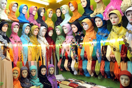 На женские манекены в Иране наденут хиджабы