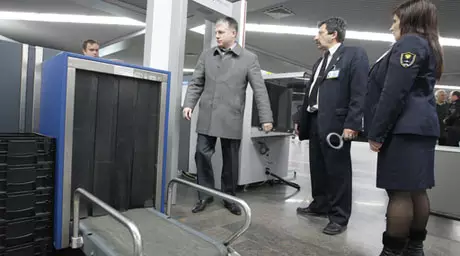 Начальник милиции в "Домодедово" узнал о своем увольнении из новостей