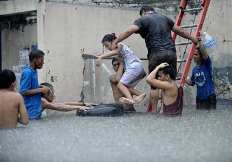Число погибших из-за тайфуна на Филиппинах возросло до 37