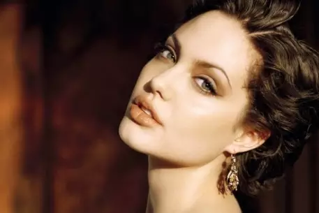 Афроамериканцы возмутились назначением Джоли на роль Клеопатры