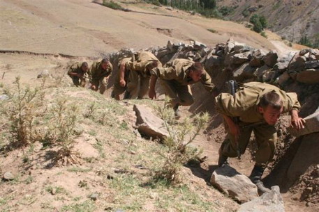 Таджикские боевики начали сдаваться властям