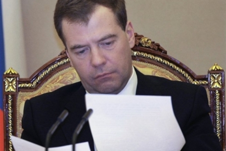 Медведев пригласил Януковича в начале марта в Москву