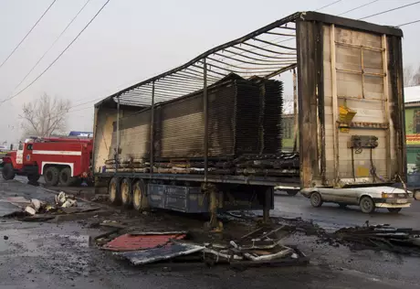 В Алматы сгорел прицеп грузового автомобиля
