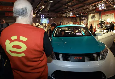 В Москве "Ё-мобили" выставили напоказ