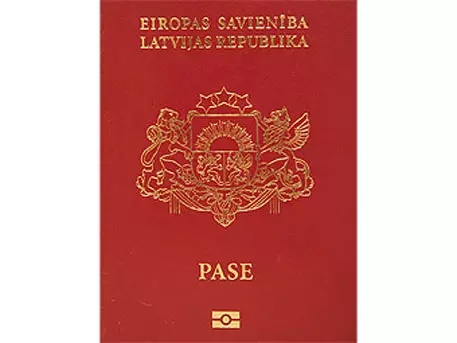 Британская фирма по интернету продавала латвийское гражданство