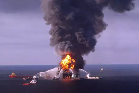 BP перекрыла одну из трех утечек нефти в Мексиканском заливе