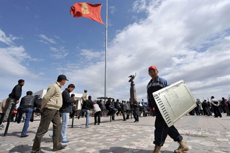 Бишкек начнут патрулировать 10 тысяч дружинников