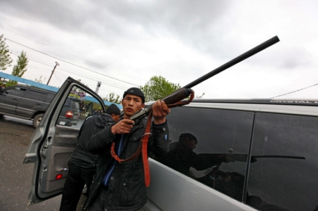 В ходе беспорядков на юге Киргизии погибли трое человек